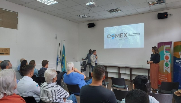 Encontro com Associados de Novembro abordou Internacionalização de empresas com a COMEX